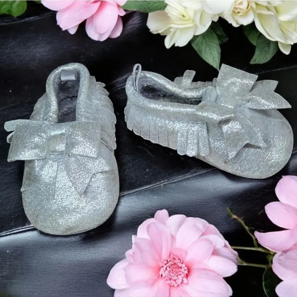 Baby Silver Moccasins 6 9 Month Metallic Bow Crib Shoes First Steps Photo Outfit